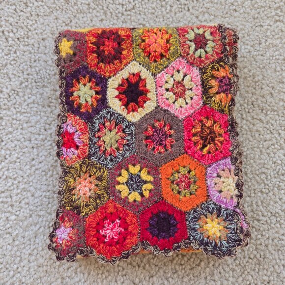 NWOT Crochet Flower WOOL Granny Scarf - Picture 14 of 14